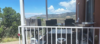 Inn the Sky Guest House Sleeps 4 Firepit