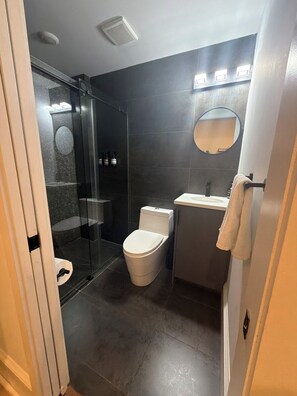 Bathroom - Thena Hotel - Oversized 1 Bedroom (Philadelphia)
