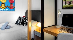 Iron/ironing board, free WiFi, bed sheets - WOW in heart of Sth Yarra (South Yarra)