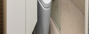 Hair dryer, towels, soap, toilet paper - WOW in heart of Sth Yarra (South Yarra)