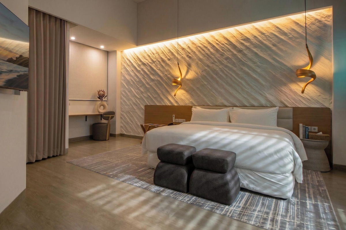 พรีเมียมอพาร์ทเมนท์, 3 ห้องนอน, ระเบียง, วิวสระว่ายน้ำ | โต๊ะทำงาน, พื้นที่ทำงานแบบใช้แล็ปท็อป, Wi-Fi ฟรี