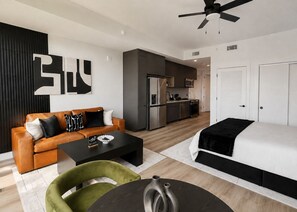 Room - DT Atlanta King PH!/POOL/Walk to MBStadium/SFA/COSM/GWCC (Atlanta)