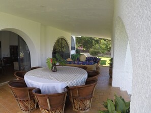 Outdoor dining - Vrbo Property (San Luis Soyatlan)