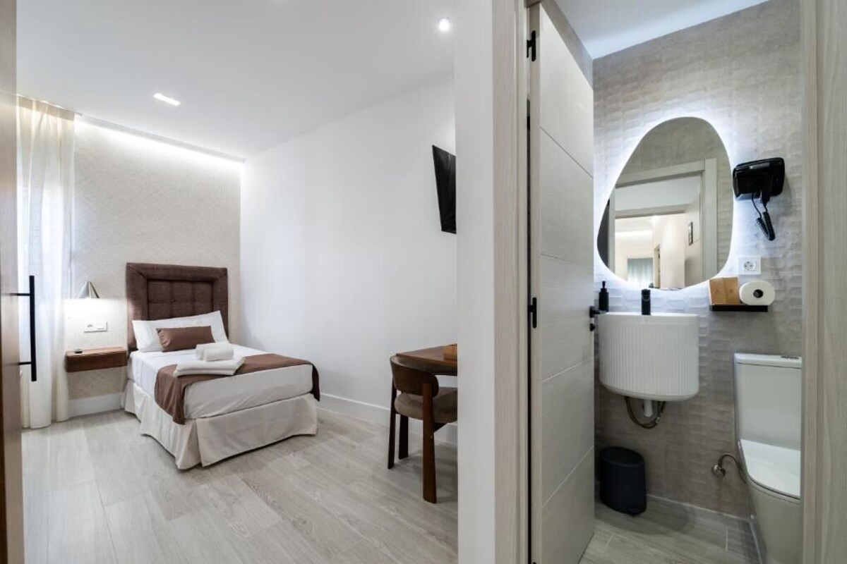 Comfort Single Room, City View