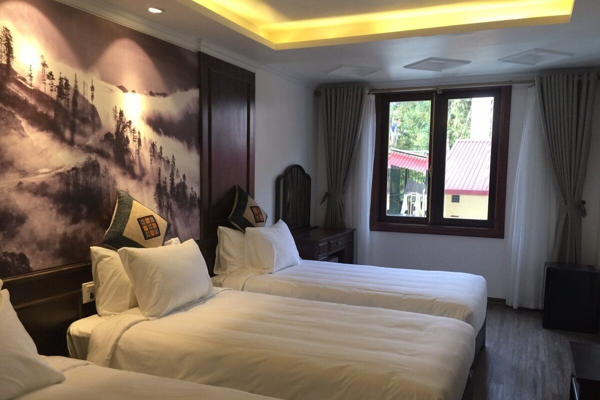 Deluxe Double or Twin Room, 1 King Bed, Balcony, Mountain View