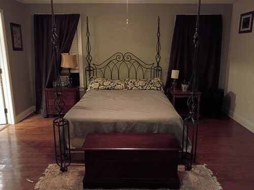 Cozy 1-bedroom 1-bath b&b in fantastic Lake Park with AC