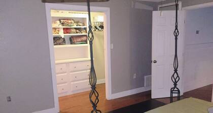 Cozy 1-bedroom 1-bath b&b in fantastic Lake Park with AC