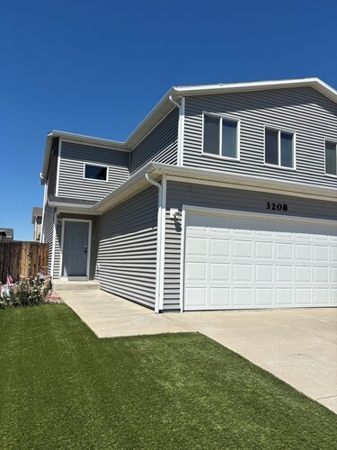 Charming 3-bedroom townhome with AC in Gillette