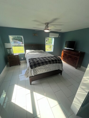 Cozy 1-bedroom in beautiful Clute with AC