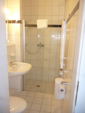 A small bathroom with a sink, toilet, and shower. - Ka Ka Hotel Garni (Warsow)