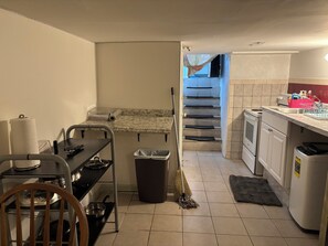 Private kitchen - 1 bedroom w/yard Einstein Hospital (Philadelphia)