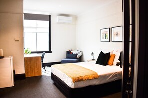 Unclassified image, 5 of 89, button - The Sherwood Hotel (Lismore)