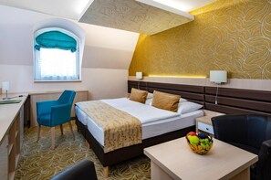 Room - Hotel Kiss (Tata)
