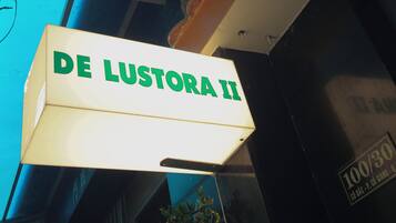 A sign with the text 'DE LUSTORA II' indicating a hotel or establishment.