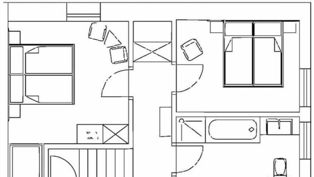 Plano de planta con varias habitaciones, incluyendo un baño, una cocina y una sala de estar.