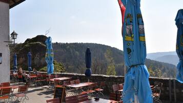 Tempat makan outdoor