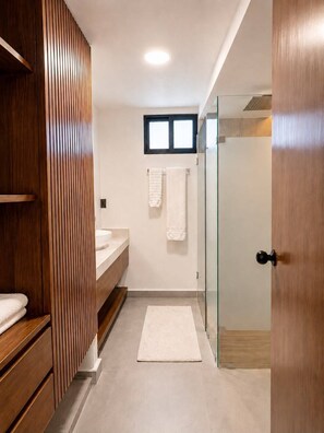 Bathroom - 3BR Central Island Home with Private Parking for Families & Groups - CASA FLOR (Isla Mujeres)