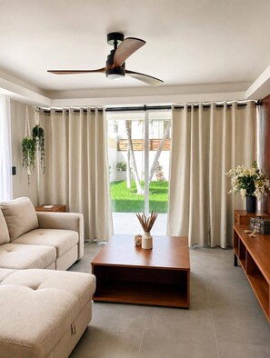 Living area - 3BR Central Island Home with Private Parking for Families & Groups - CASA FLOR (Isla Mujeres)