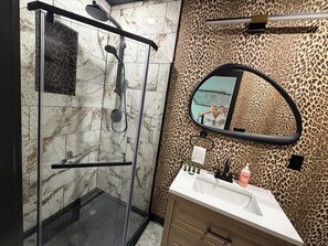 Bathroom - River Ridge 2 (Whitwell)