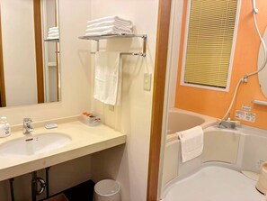 Bathroom - Vrbo Property (伊東市)
