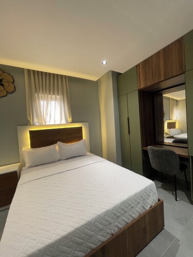 Cozy and Modern Boutique Suite with Living Room G