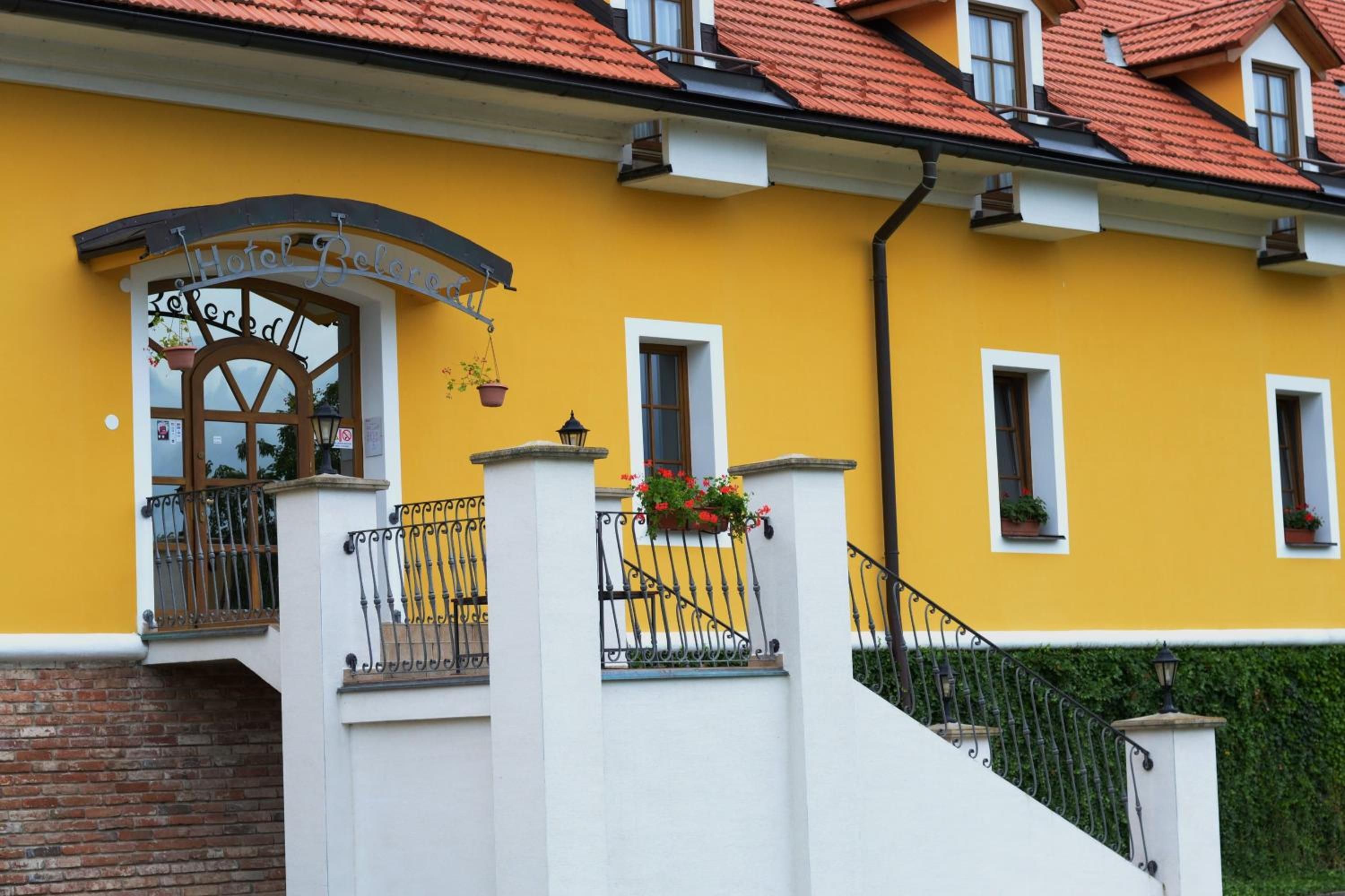 A yellow building with a sign reading 'Hotel Belore.'