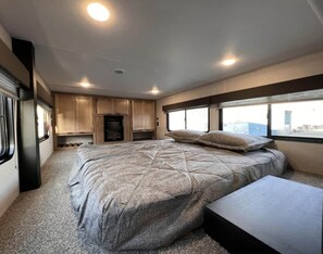 Room - Hillside Acres Tiny Home (Minkler)