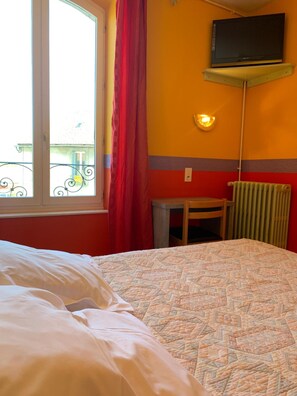 Unclassified image, 4 of 22, button - Hotel Des Voyageurs Chez Betty (Neussargues en Pinatelle)