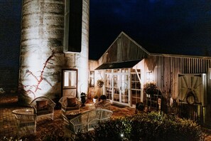 Unclassified image, 3 of 55, button - The Homestead (Berry)