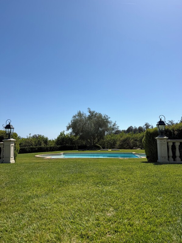 Property grounds - 2-bedroom Guest House European estate in Somis perfect for relaxing getaway (Somis)
