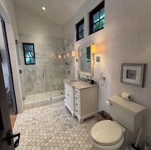 Bathroom - 2-bedroom Guest House European estate in Somis perfect for relaxing getaway (Somis)