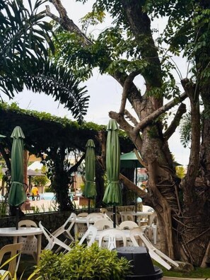 Outdoor dining - Port Royale Waterpark Resort Tacloban (Tacloban City)