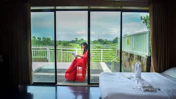 Luxury Cottage, Balcony, Hill View