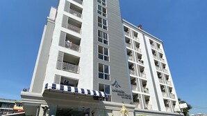 A multi-story hotel with balconies and a sign indicating it is a hotel. - Leelawadee Huaikhwang (Bangkok)