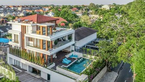 A modern multi-story house with a rooftop pool and a lush garden. - The Atma Bali (Denpasar)