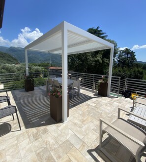 Outdoor dining - Vrbo Property (Camaiore)