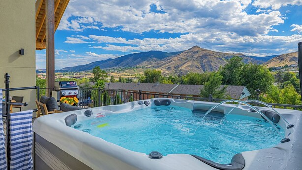 A hot tub with a view of mountains and a town. - Hot Tub, Mt Views, Luxury New build in Golden (Golden)