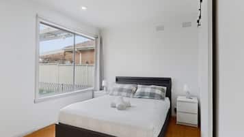 4 bedrooms, iron/ironing board, WiFi, bed sheets