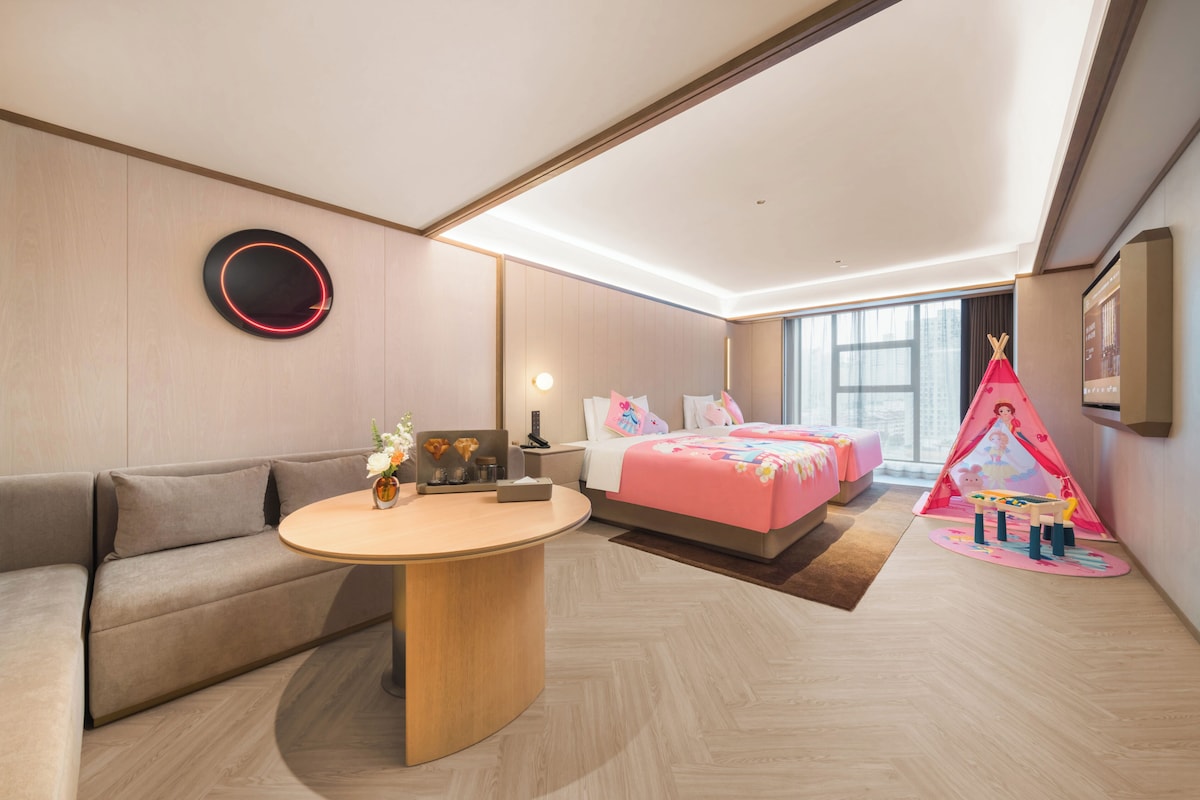 Family Twin Room, Partial Lake View | Desk, free WiFi