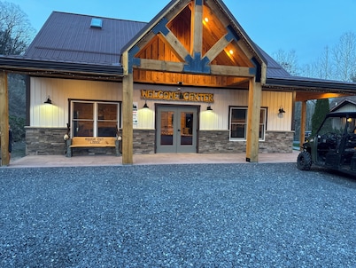 Rough Cut Lodge - Cypress Suite