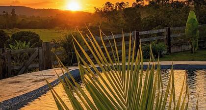 Rural retreat near Tiradentes with pool and nature.