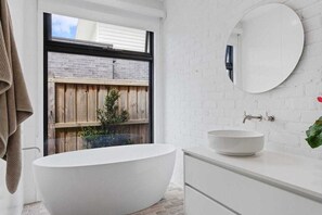 Bathroom - Snapper Haven Rhyll (Rhyll)