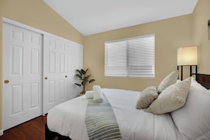 A bedroom with a bed, white curtains, a window, a bedside lamp, and a potted plant. - Sweet Single Floor 3B2B｜Perfect for Families (Las Vegas)