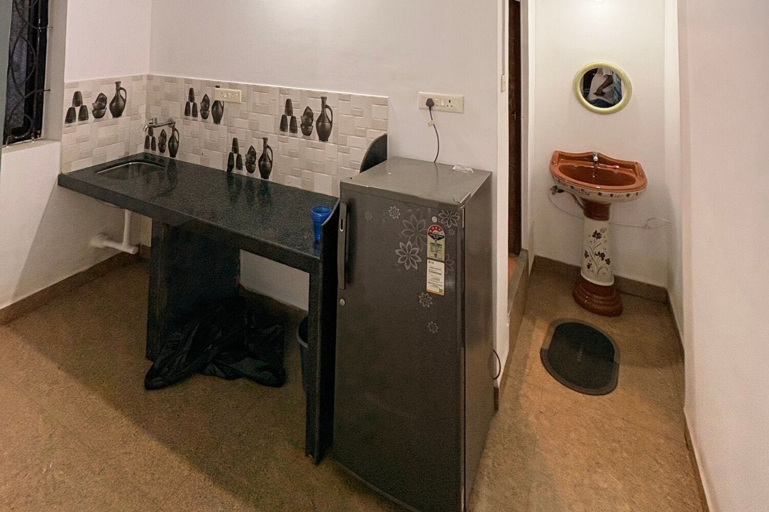 Een douche, gratis toiletartikelen, handdoeken, zeep