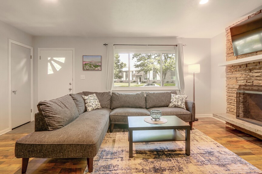 The Sugar Shack - Central Loveland Home W/ Patio - Loveland, CO