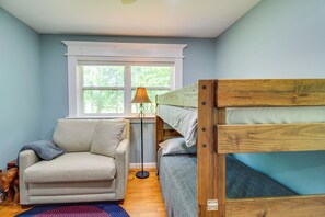 A room with a bunk bed, a sofa, a lamp, and a dog. - 2 Hot Tubs, Games & BBQs! Henagar Group Retreat (Henagar)
