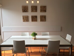 Dining - Luxury 3 bedroom townhouse Apollo Bay - 5 minute walk to the beach (Apollo Bay)