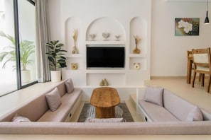 Villa, 3 soverom, bassengutsikt | Oppholdsområde