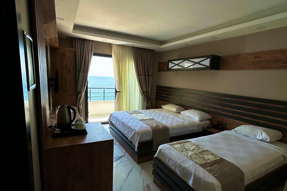 华丽客房, 阳台, 海景 | 迷你吧(备有免费物品)、办公桌、笔记本电脑工作区、床单