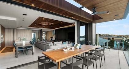 The Sands, Absolute Beachfront Mansion, Kiama Downs